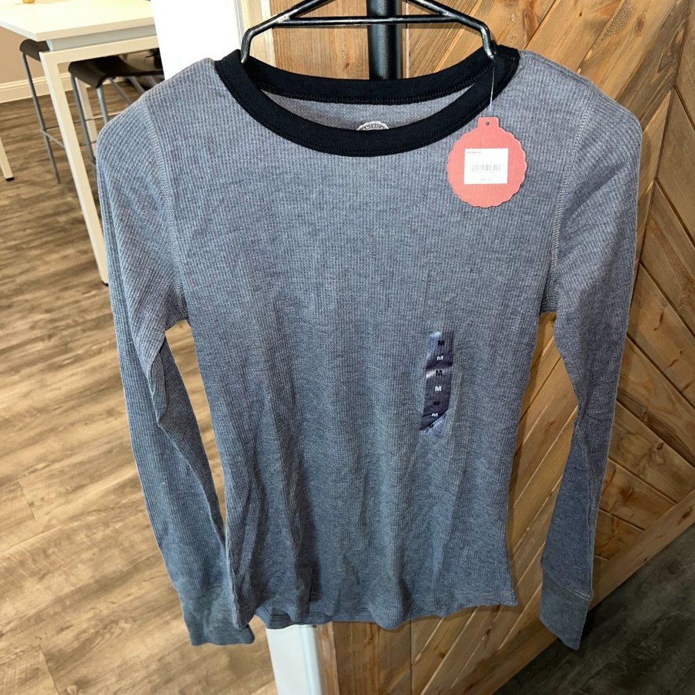 Kohls Medium Black & Grey Henley Long Sleeve